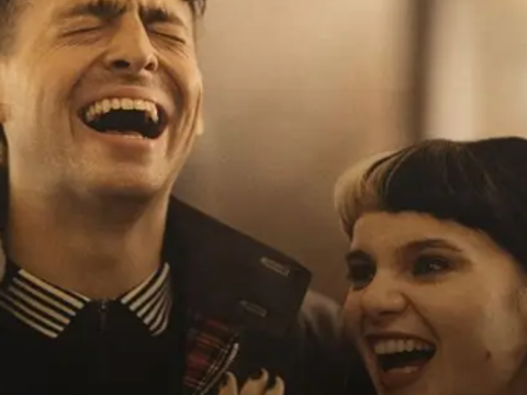 Escapes Free Screening: I see buildings fall like lightning (15) 